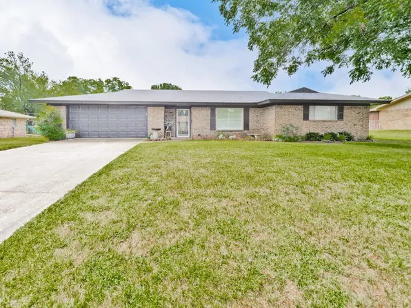 509 Whaley St, Bowie, TX 76230