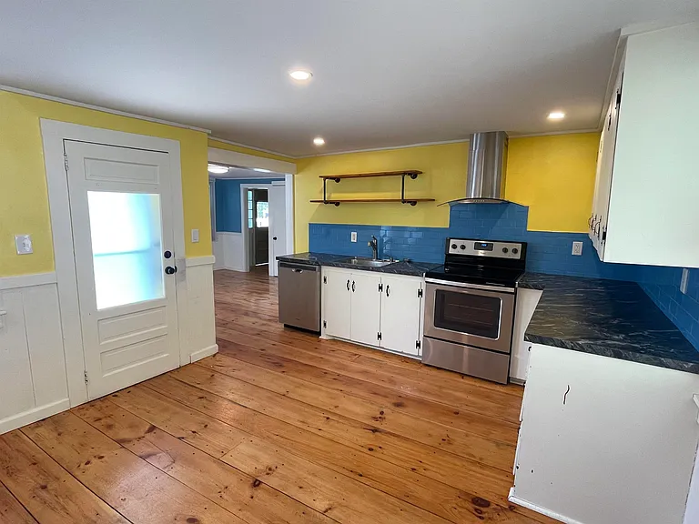 21 E Bow St — Photo 3