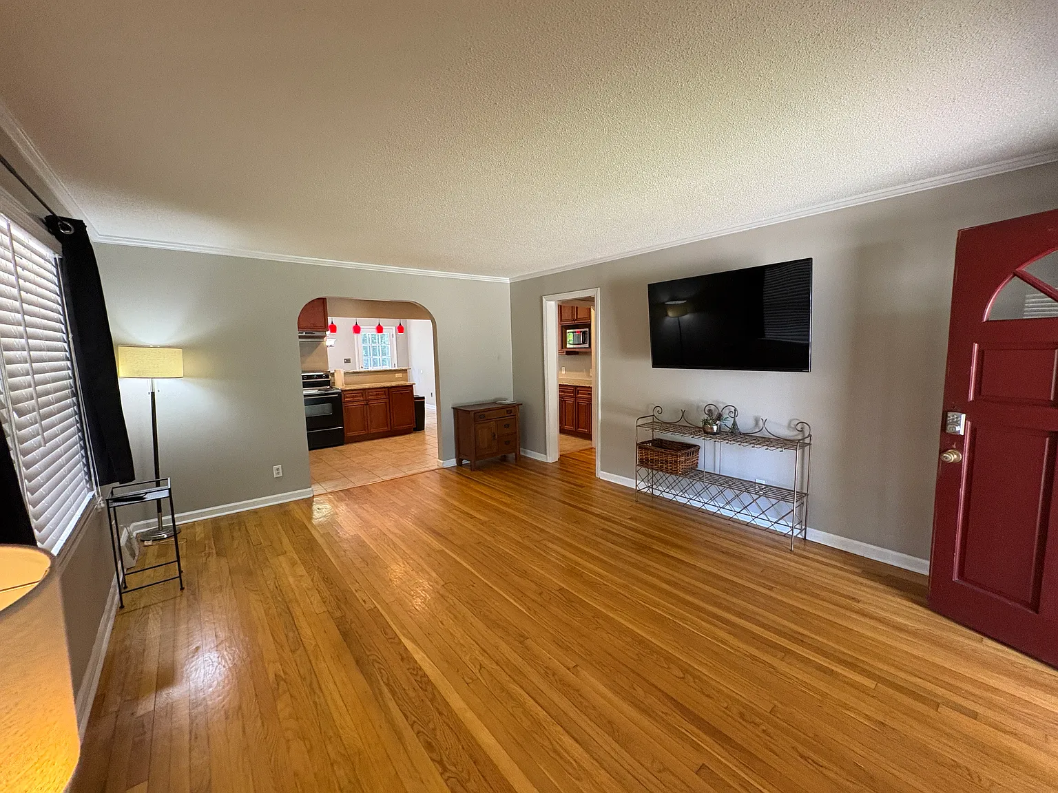2824 Crestline Ave — Photo 2