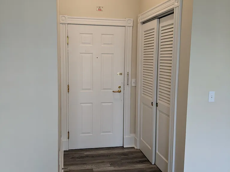 Huntington Apartments — Photo 12