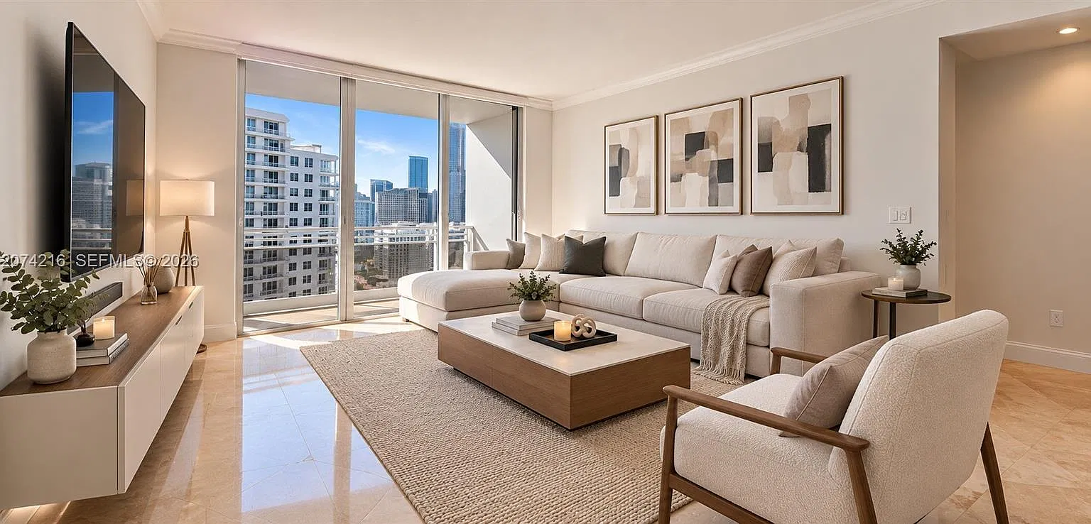 Carbonell Condo — Photo 1