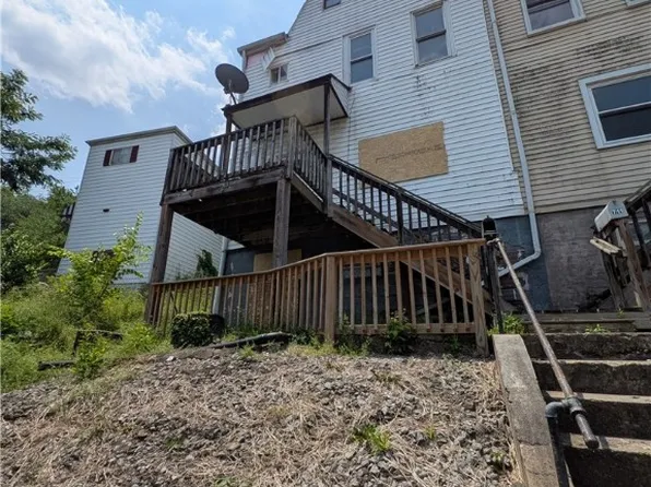 709-711 Fruit St, Mc Kees Rocks, PA 15136