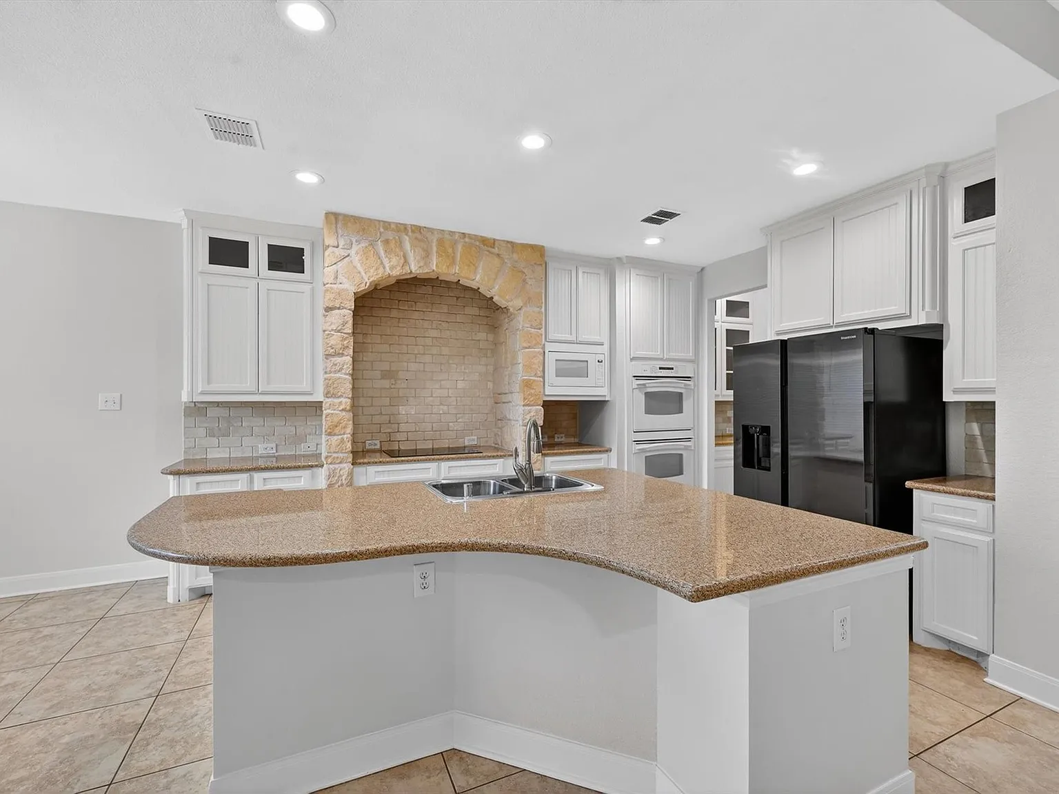 4 bed, 3.5 bath, 3009 sqft, $2,700 — Photo 3