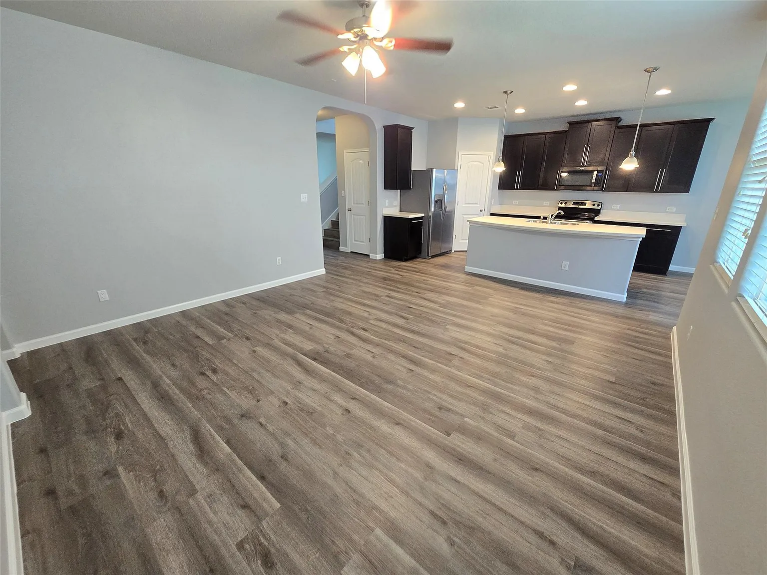 3 bed, 2.5 bath, 2276 sqft, $2,050 — Photo 3