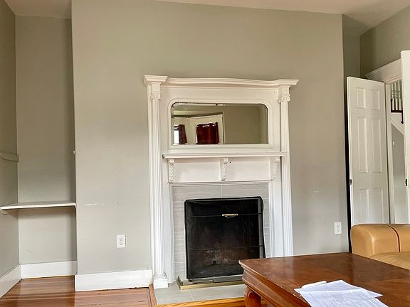 5th image of 136 Brooks St