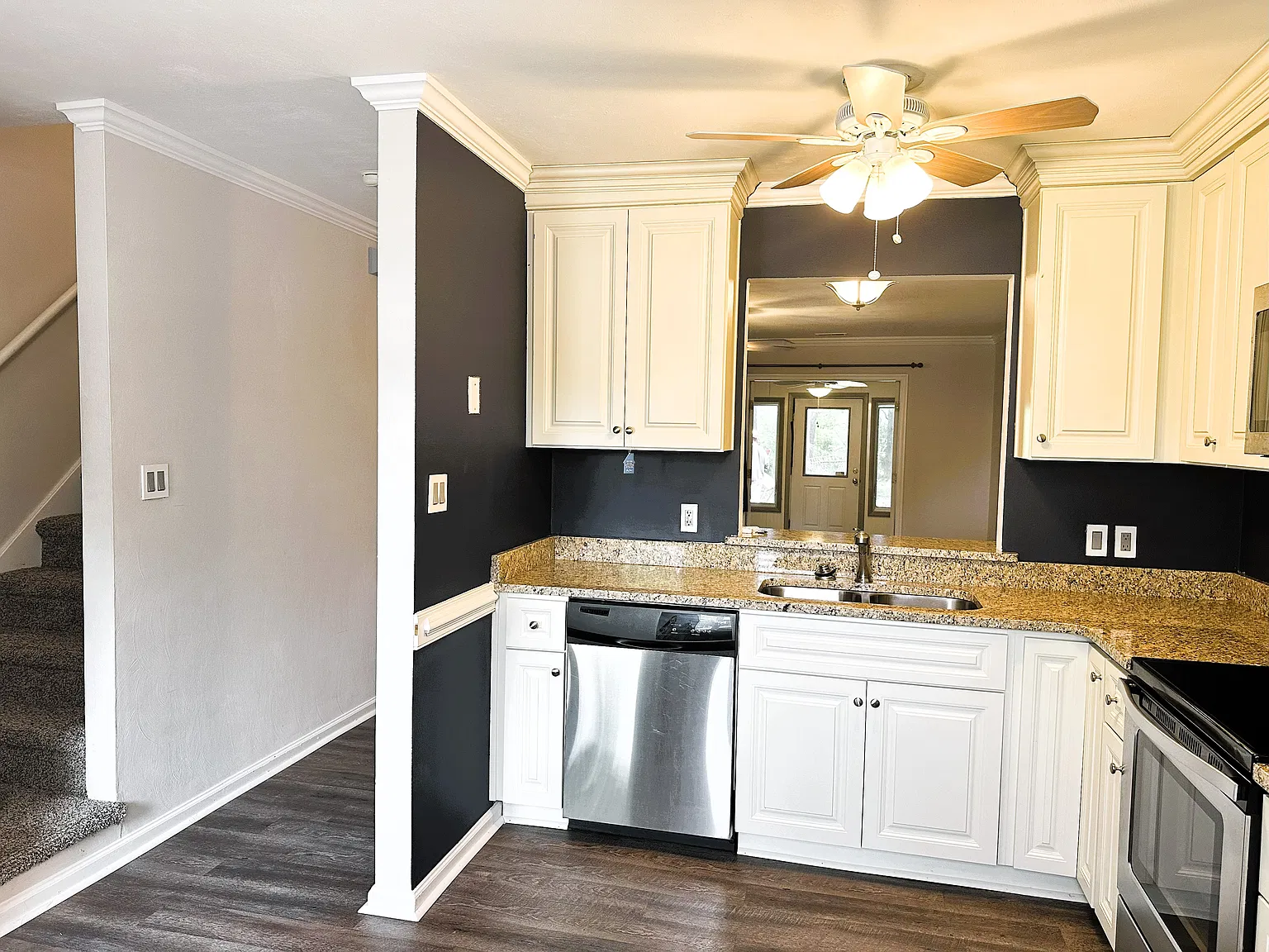 2 bed, 2.5 bath, 1130 sqft, $1,750 — Photo 2