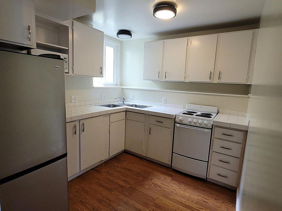 2nd image of 1513 Baker St #A