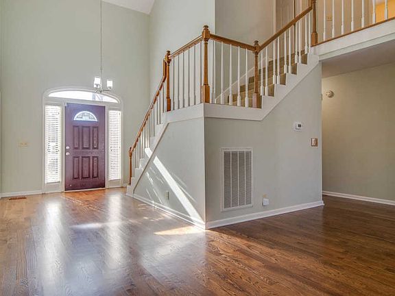 5th image of 612 S Riverbend Ct