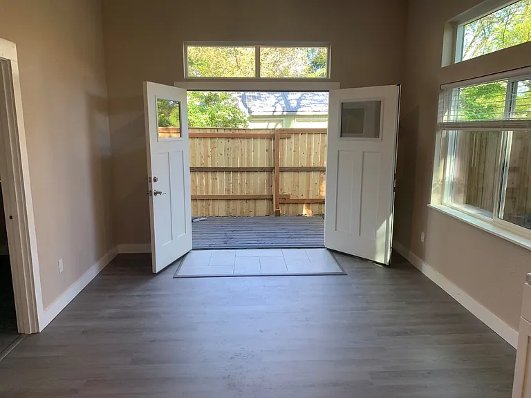 135 Vancouver Ave — Photo 5