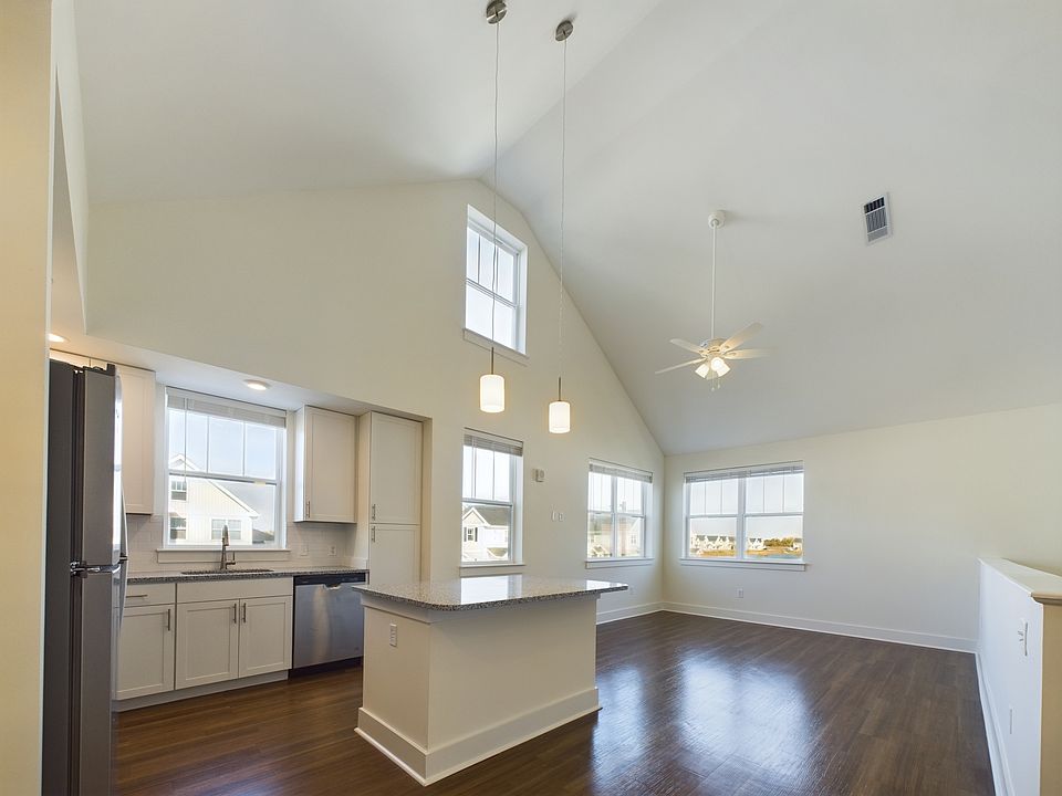 1st image of 370 Arsdale Ave #28-205