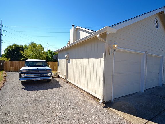 3rd image of 4001 NE 161st Ave