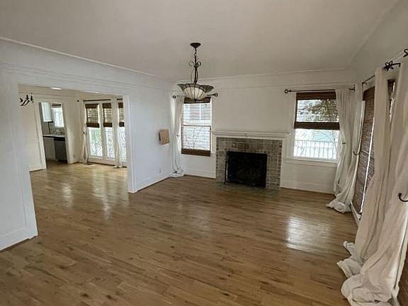 3rd image of 1941 N Vermont Ave #9902901