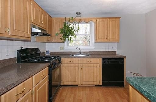 5th image of 28 Ticonderoga Ln