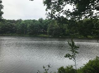 30 Lakefront Dr, Hawley, PA 18428