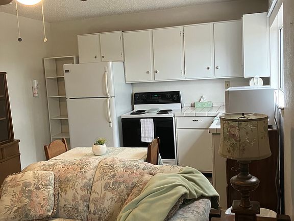 5th image of 1085 Arcadia Dr