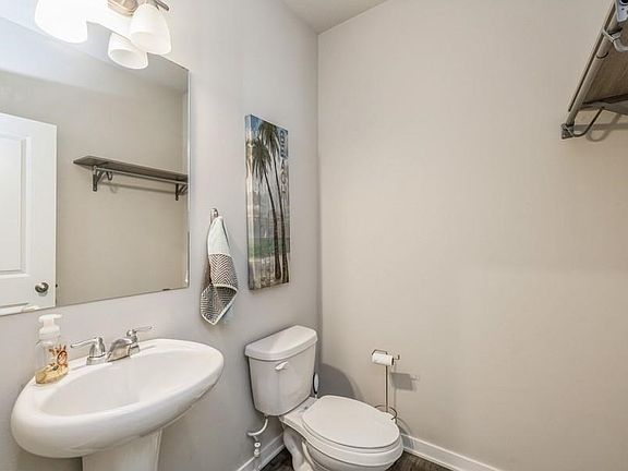 2nd image of 3036 NW Northwood Ln