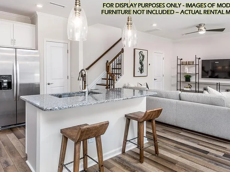 1012 Citadel Ave — Photo 3