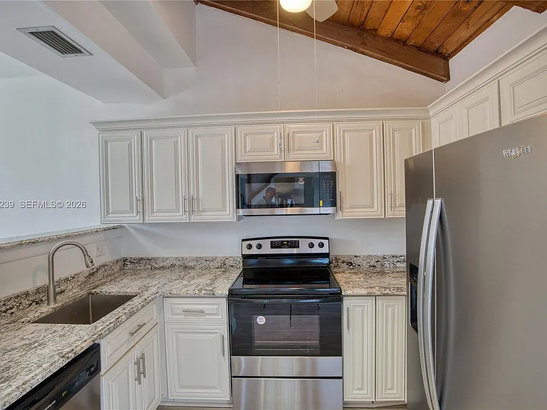 8015 SW 21st Ct #8015 — Photo 8