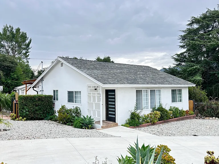 3960 Mayfield Ave — Photo 1