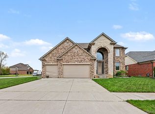 17198 Chianti Ct, Macomb, MI 48042