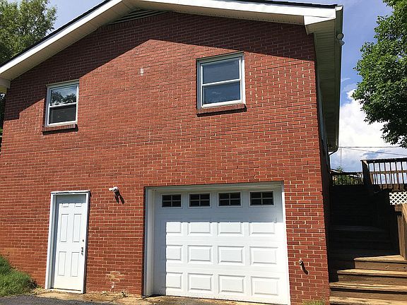 3rd image of 3324 Greenwood Dr