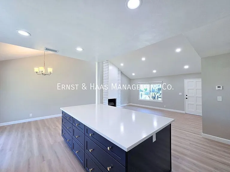 13118 Carolyn St — Photo 9