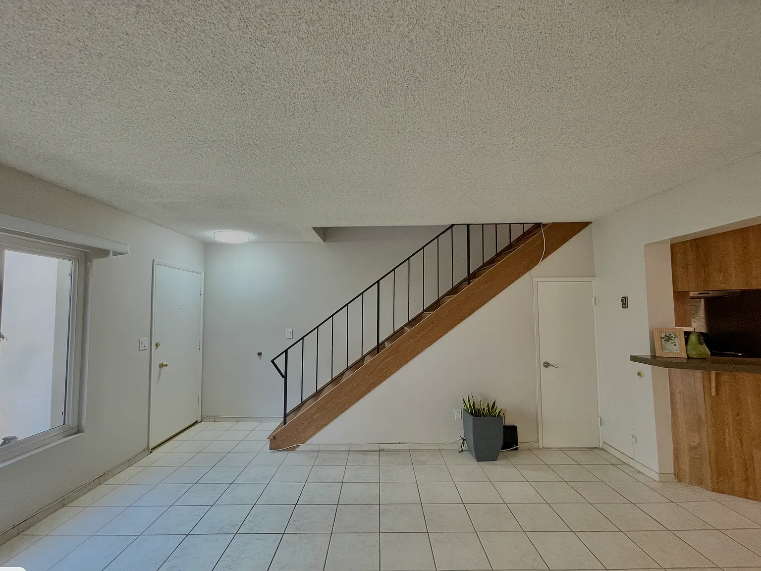 2 bed, 1.5 bath, 640 sqft, $2,450 — Photo 3