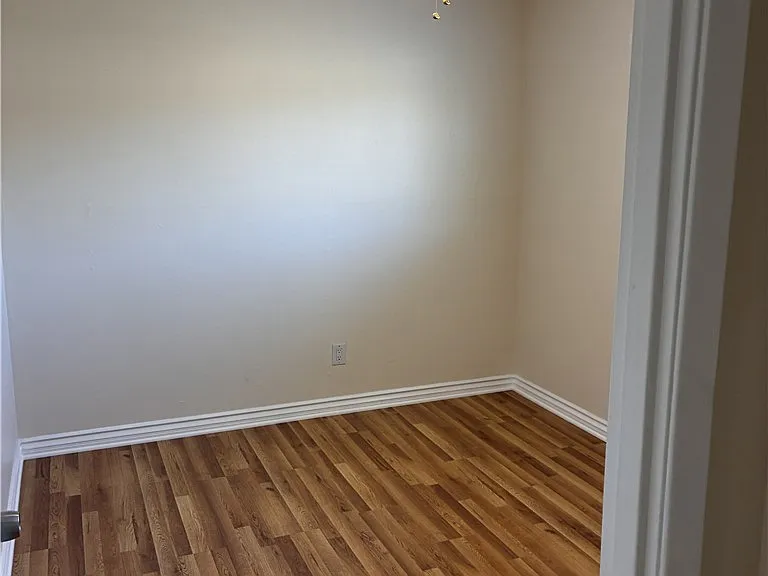 1914 Altamont Ct — Photo 18