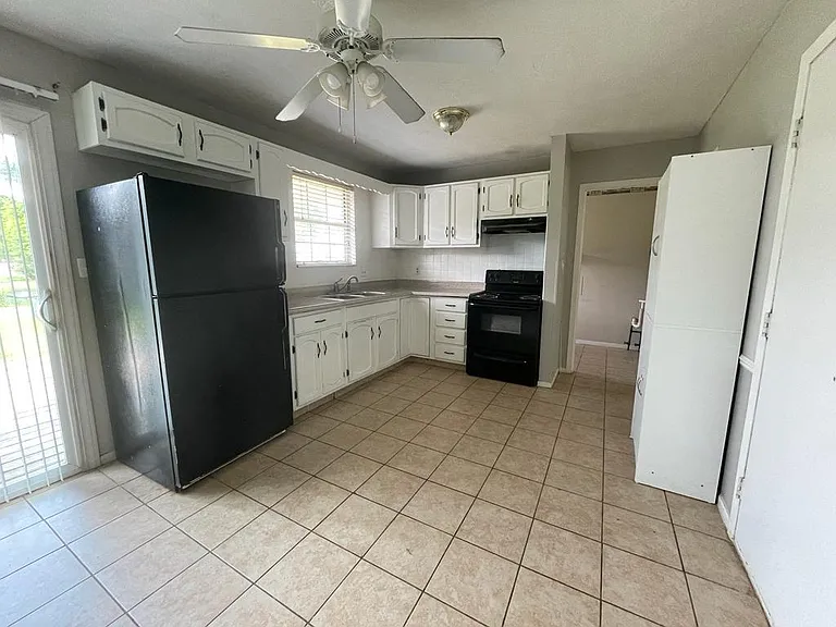5249 Yucatan Dr — Photo 2