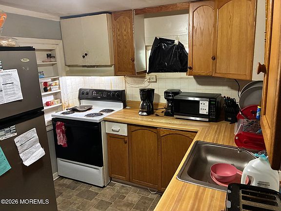 4th image of 647 Lakehurst Road