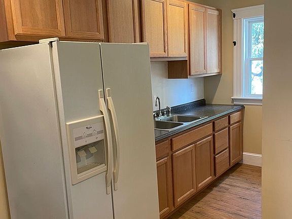 5th image of 247 Hilldale Ave #1