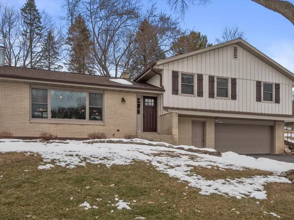 N2W27474 Arrowhead TRAIL, Waukesha, WI 53188