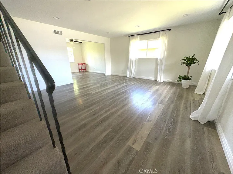 6911 Laurelhurst Dr — Photo 3