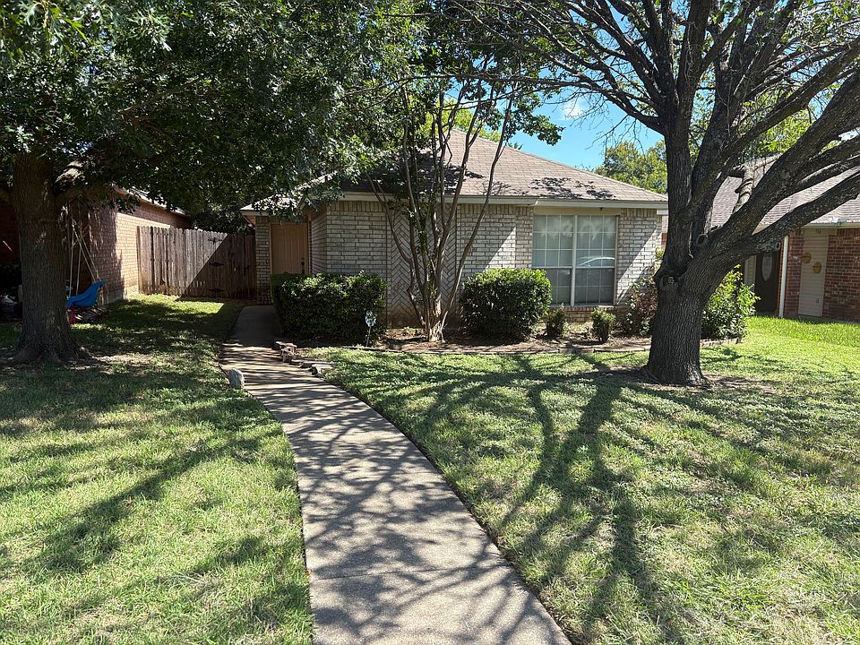 1st image of 318 Bryant Ln