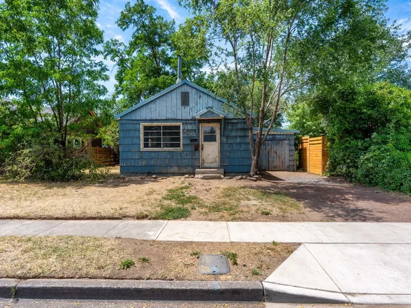 237 SW 9th St, Redmond, OR 97756