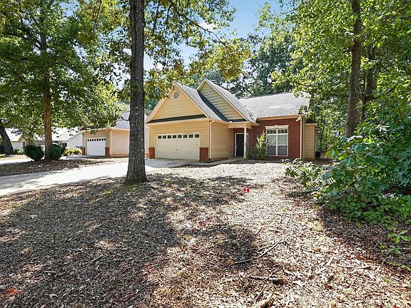 3rd image of 2421-2423 Annandale Dr