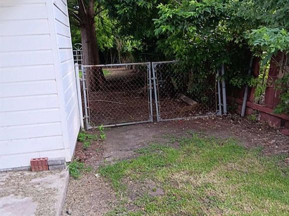 4th image of 1311 Honduras St