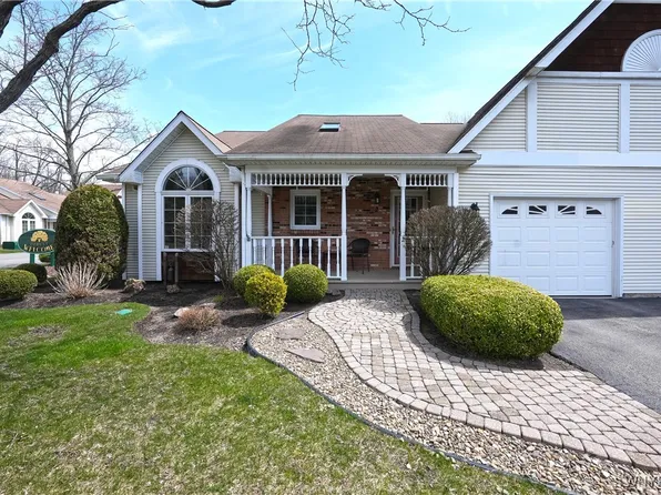 2 Sugar Berry Ln, Williamsville, NY 14221