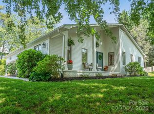 5 Lowry Ln, Weaverville, NC 28787