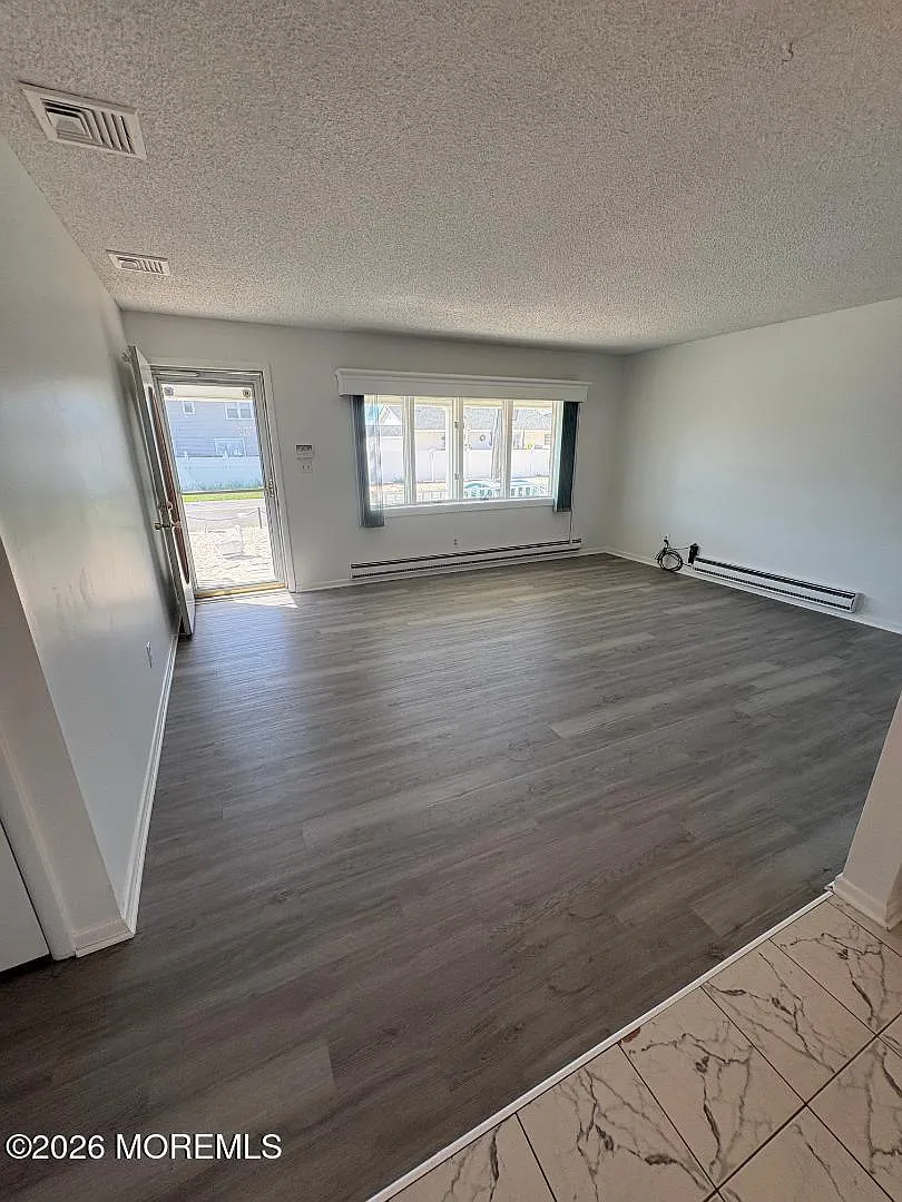 3 bed, 1440 sqft, $3,000 — Photo 2
