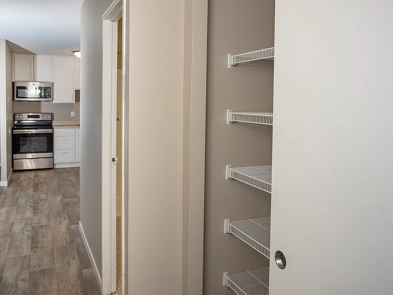 410 Apartments — Photo 14