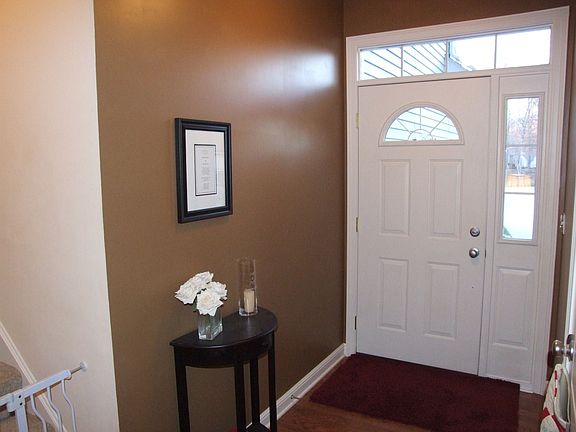 3rd image of 2046 Lloyd Court Dr