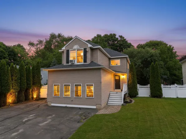 12 Lamprey Street, Newmarket, NH 03857