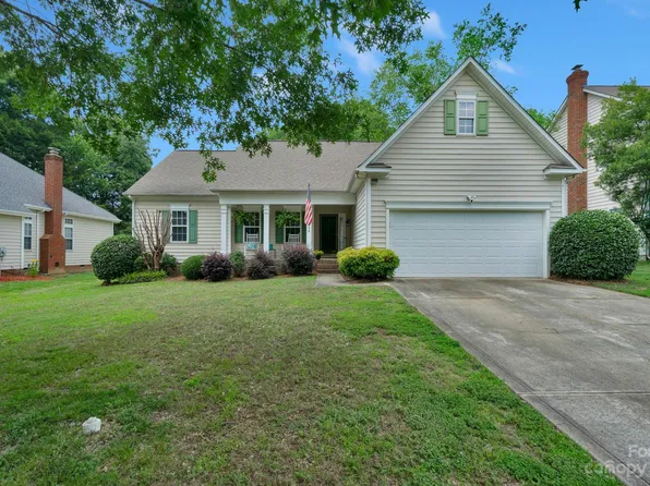 9008 Blueshot Ct, Charlotte, NC 28273
