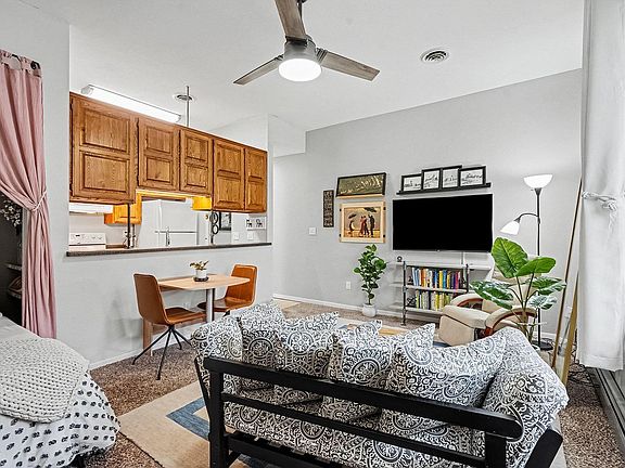 5th image of 405 Main St APT 203
