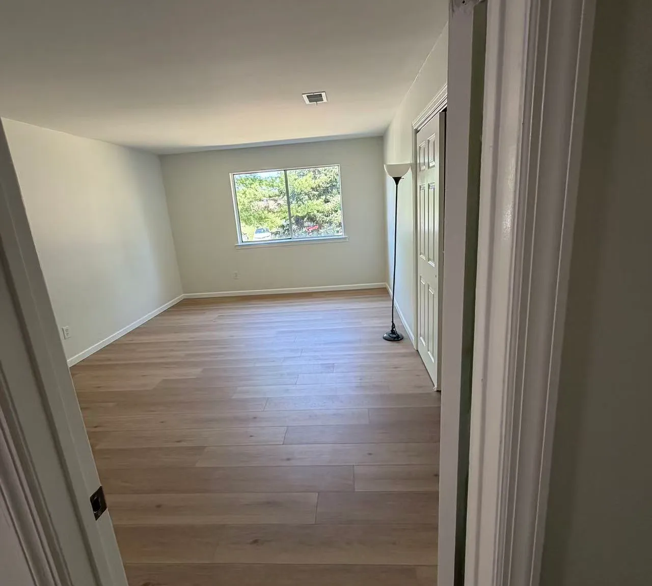 2 bed, 880 sqft, $2,300 — Photo 3