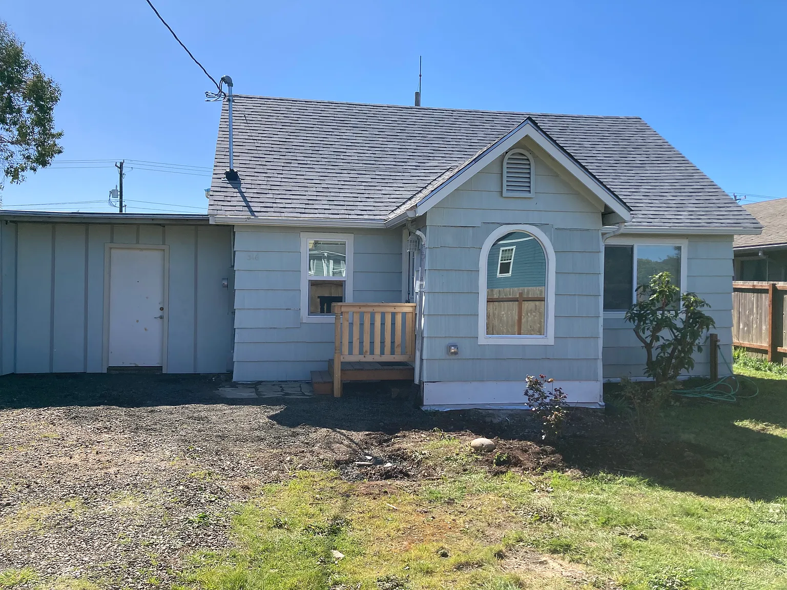 3 bed, 1164 sqft, $1,900 — Photo 1