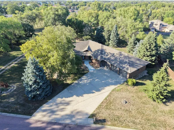 324 Fairoaks Ave, Mitchell, SD 57301