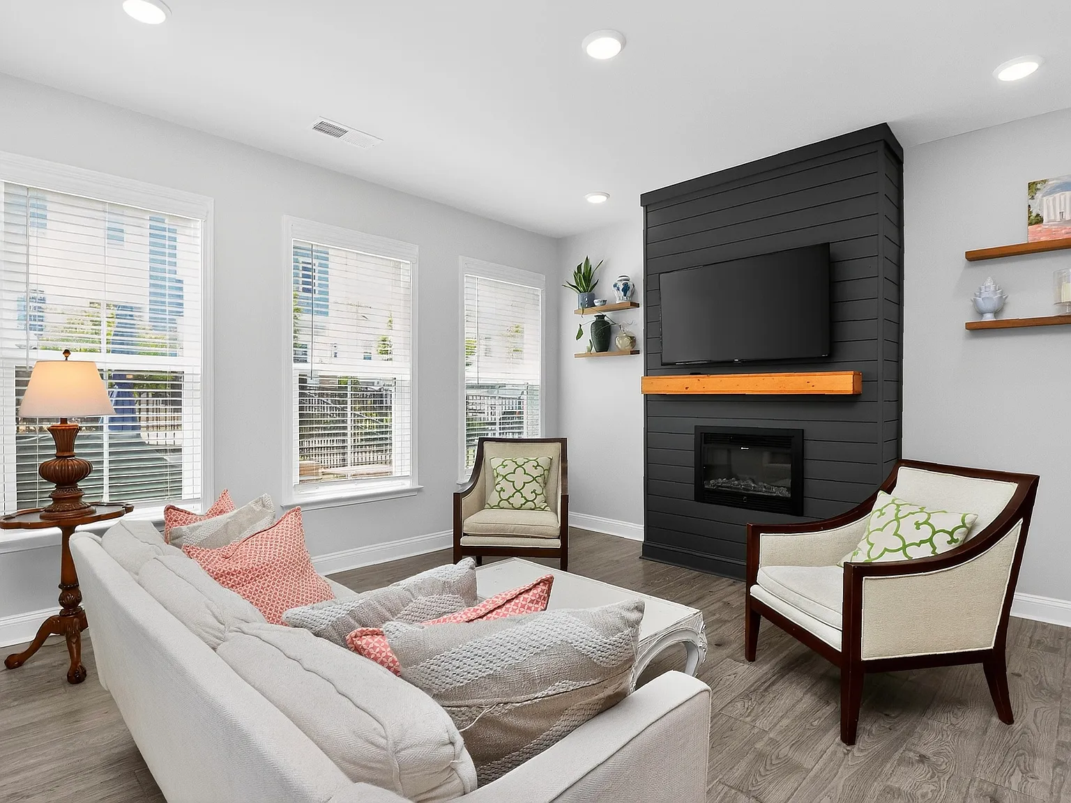 4 bed, 2242 sqft, $3,500 — Photo 3