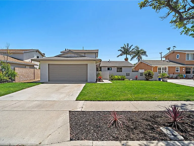 9404 El Blanco Ave — Photo 1